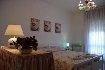 Casa Vacanza E Per Lavoro Elena E Carla Спінеа Екстер'єр фото